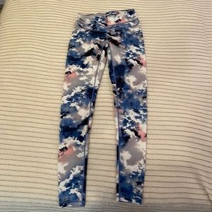 Lucy XS cloud bright leggings
